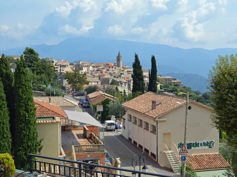 Village perché du Broc au-dessus de la vallée du Var